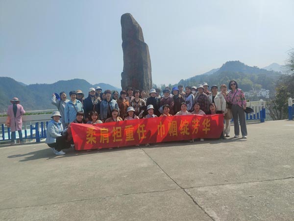 公司機(jī)關(guān)黨支部、工程服務(wù)支部聯(lián)合舉辦“三八”節(jié)主題活動(dòng)